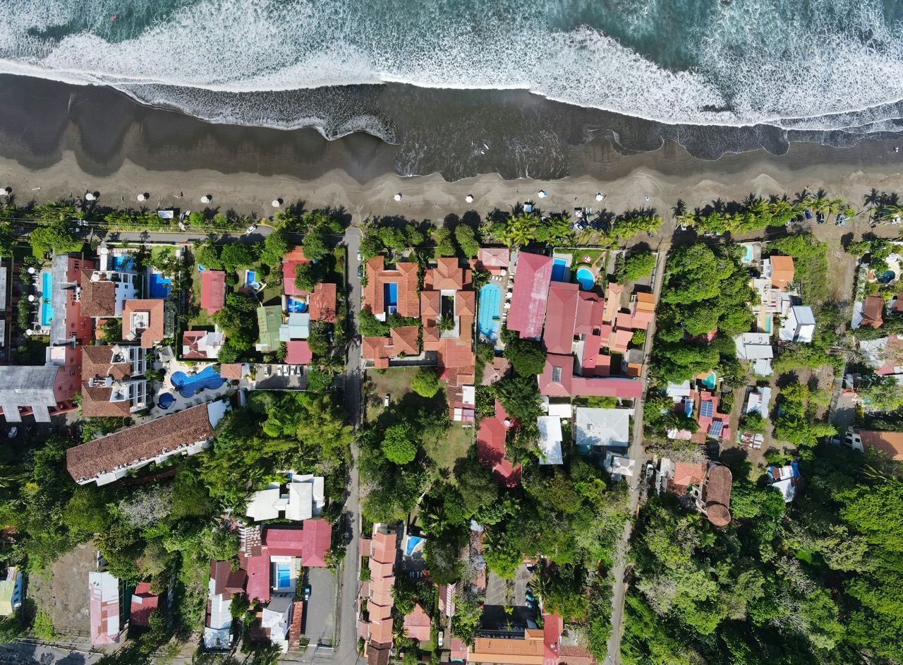 Vista aérea de la costa de Jacó